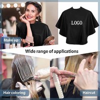 Robe courte de salon de beauté en gros, mini-robe de maquillage, cape courte pour coupe de cheveux, rose, imperméable, antistatique, avec logo