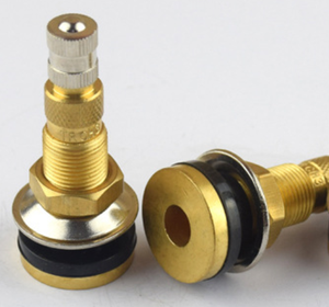 صمام إطار صلب TR618A من مصنع EW مباشرة للجرارات الزراعية، مناسب للاستخدام العام، مصنوع من المطاط والنحاس، بلون ذهبي - Product Image 1