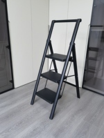 Nouvelle échelle pliante moderne en acier à 2-5 marches, style 2025, pour usage extérieur et en entrepôt, échelle domestique portable
