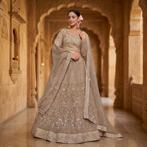 Ensemble Lehenga Choli de Luxe Or Champagne en Tulle, Broderie Zari et Paillettes Abondantes, Manches Longues, Tenue de Mariage Indienne et Pakistanaise, Ghagra 3 Pièces - Product Image 1