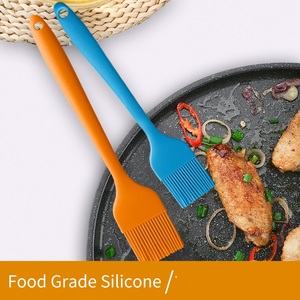 Nhà Máy Bán Buôn Cấp Thực Phẩm Silicone Tích Hợp Bàn Chải Dầu Chịu Nhiệt Hộ Gia Đình Silicone Xương Bàn Chải - Product Image 4