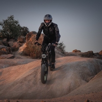 Vélos de montagne électriques pliants XIMO 55 miles 7 vitesses haute vitesse tout-terrain en alliage d'aluminium avec batterie au lithium pour adultes, livraison gratuite