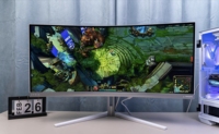 Écran LCD incurvé moderne au format C pour les espaces commerciaux et de vente au détail et ordinateur PC