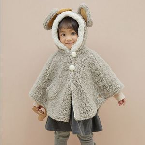 Cape d'hiver unisexe pour bébé garçon et fille, en sherpa, avec <span class=keywords><strong>capuche</strong></span> à oreilles d'animaux, pompon et boutons, chaude et confortable, pour nourrissons et tout-petits - Product Image 1