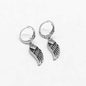 Pendientes colgantes de ala de ángel de plata tibetana yunnique para mujer, joyería de moda con diseño de plumas y forma geométrica - Product Image 1