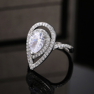 Anello con Cristallo a Goccia per Donne, Elegante Accessorio Moda per Uso Quotidiano e Feste - Product Image 2
