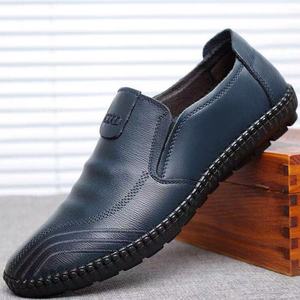 รองเท้าโลฟเฟอร์แบบสวมสำหรับผู้ชาย หนัง PU พื้นรองเท้า EVA บุขนด้านใน ลายเรียบ ปักโลโก้ แฟชั่นลำลอง ใส่ได้ทุกฤดู - Product Image 1