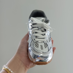 Ready Stock 2025 트렌드 키즈 디자이너 스니커즈 어린이 느슨하고 편안한 은색 럭셔리 스포츠 신발 - Product Image 4