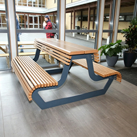 Table de pique-nique extérieure moderne avec plateau en lattes de bois intégré et structure en acier inoxydable pour parcs, jardins et mobilier urbain public