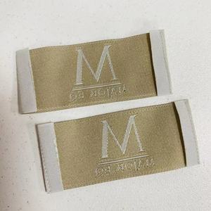 Etiqueta tejida con logotipo personalizado al por mayor de fábrica, etiqueta tejida con logotipo lateral para ropa, diseño en stock, etiqueta para prendas de vestir para pequeñas empresas - Product Image 4