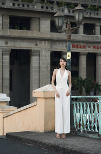 เบลเซอร์พร้อมกางเกงสำหรับผู้หญิงกางเกงขาบานผ้าคุณภาพสูงขายส่งโลโก้ตามสั่งสไตล์หรูหรา - Product Image 5