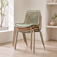 Chaise de salle à manger empilable en plastique avec pieds en métal, dossier durable, pour la maison, la cuisine, l'hôtel, l'extérieur et le salon