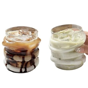 Vente en gros de gobelets en verre de 420 ml, transparents, sans plomb, en borosilicate de haute qualité, résistants à la chaleur, faits à la main, de forme ronde irrégulière, mignons, pour le café - Product Image 5