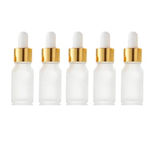 Emballage d'huile essentielle de luxe, flacon compte-gouttes en verre blanc givré pour sérum cosmétique 10 ml 15 ml avec bouchon doré - Product Image 2