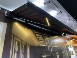 Auvent rétractable motorisé <span class=keywords><strong>DM820</strong></span> en aluminium de luxe moderne avec télécommande, éclairage LED et toile enduite PA anti-UV - Product Image 5