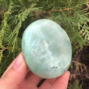 Pierre de cristal de lune verte naturelle en gros pour la guérison, la décoration et le jeu - Product Image 2