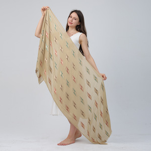 Vente en gros 2026 Dernier modèle de châle en <span class=keywords><strong>coton</strong></span> brodé, style ethnique, doux, long, hijab en viscose jacquard pour femmes musulmanes de Dubaï - Product Image 3