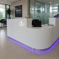 Comptoir de réception en surface solide personnalisé pour hôpital, bureau, hôtel, clinique dentaire avec service de logo personnalisé