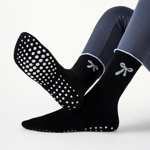Calcetines deportivos antideslizantes de algodón con lazo y volantes para mujer, para fitness y trampolín - Product Image 5