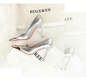 <span class=keywords><strong>Scarpe</strong></span> <span class=keywords><strong>con</strong></span> <span class=keywords><strong>Tacco</strong></span> Alto di Alta Qualità per Donne, Décolleté a Punta <span class=keywords><strong>con</strong></span> Decorazione in Ferro, <span class=keywords><strong>Scarpe</strong></span> da Sposa per la Sposa - Product Image 5