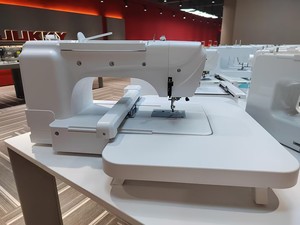 Máquina de Bordar Industrial Computarizada JUKKY ES7 con Área de Trabajo de 200*380 mm, de Alta Calidad para Uso Doméstico, Nueva y de Alta Velocidad - Product Image 2