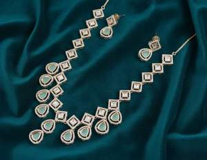 Conjunto de Collar y Aretes de Perlas Kundan Indias, Estilo Moderno, Joyería Tradicional en Tono Dorado para Mujeres y Niñas - Product Image 1