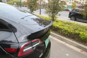 Petit aileron arrière Tesla Model Y, aileron arrière compact, aileron arrière élégant, accessoire d'aile arrière pour coffre Model Y - Product Image 6