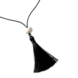 Collar Minimalista con Colgante de Borla Negra y Perla de Imitación Blanca con Hilo de Seda, Unisex, para Uso Diario - Product Image 1