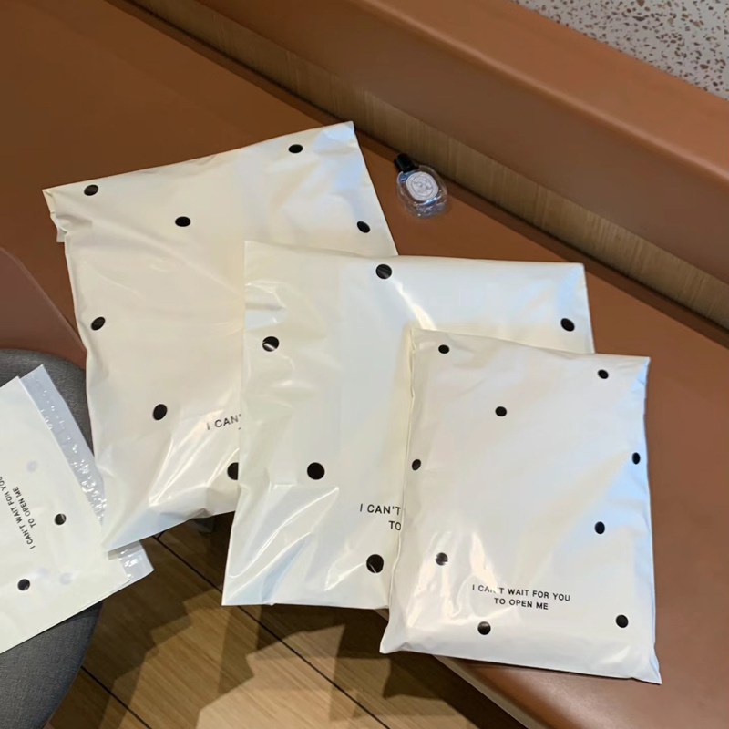 Self Seal Design Clothing Apparel Mailer