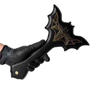 Pagaie de fessée en cuir BDSM avec motif de masque de chauve-souris, outil d'entraînement à la domination et à la soumission, jouet de plaisir interactif pour adultes - Product Image 6