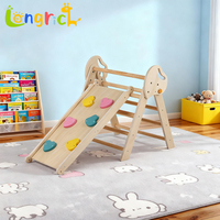Ensemble de triangle Pikler en bois Montessori 3-en-1, structure d'escalade pour tout-petits avec arche, balançoire et rampe d'escalade pour enfants, jeu d'intérieur