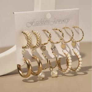 Conjunto de aretes de aro de oro de estilo francés creativo para mujer con perlas incrustadas - Product Image 1