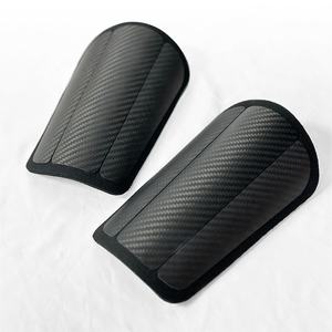 Dreiteilige 3-teilige, flexible, leichte Passform für Fußball-Schienbeinsc honer aus Kohle faser - Product Image 2