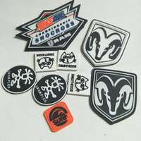 Étiquettes de marque en PVC carrées personnalisables pour vêtements, avec échantillons fournis par le client et délai de livraison d'échantillons de 7 jours