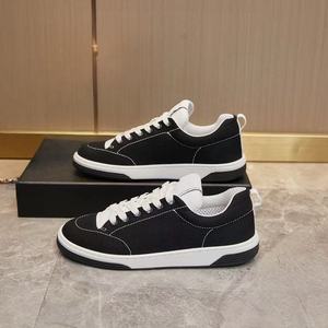 Chaussures de sport de luxe rétro pour hommes et femmes, à bout fermé et lacets, avec doublure en maille tricotée de haute qualité - Product Image 1