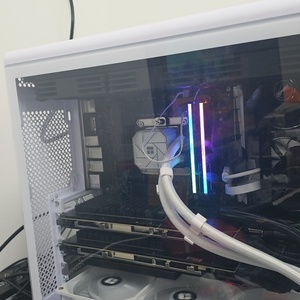 เวิร์กสเตชันการ์ดจอระบายความร้อนด้วยน้ำ R9 9950X+192G D5+RTX4090 48G * 1 หรือ 2 พร้อมคอมพิวเตอร์โฮสต์ 1T สำหรับ AI RTX4090-48G ในตัว - Product Image 3