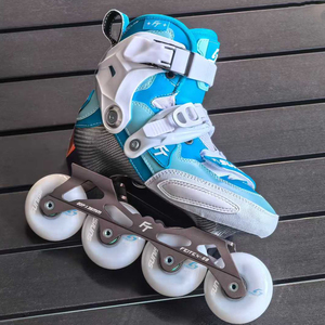 Patins à roulettes en fibre de carbone pour enfants OEM, patins de compétition professionnels pour juniors, freestyle, slalom, légers, pour la compétition en plein air - Product Image 1