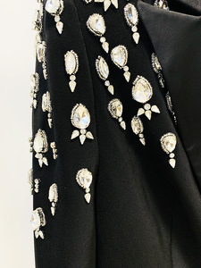 <span class=keywords><strong>Abito</strong></span> Blazer Corto da Donna per Ufficio con Spalline Impreziosite da Strass, Maniche Lunghe e Chiusura a Doppio Petto di Lusso e Pregiata Lavorazione - Product Image 6