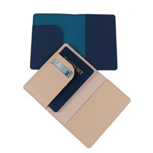 Porta Pasaportes y Tarjetas de Vacunación de Cuero PU con Logotipo Estampado en Oro, Estilo Moderno para Mujer/Hombre - Product Image 3