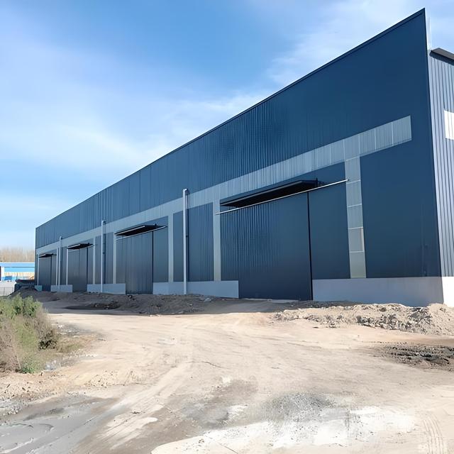 Prefabricated Steel Structure Warehouse Building — Modern industrial steel warehouse with clear-span design
