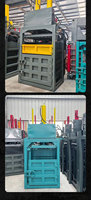 Presse à balles verticale hydraulique à quatre portes personnalisée, adaptée à la compression et à l'emballage des vêtements.