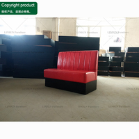 Mobilier de restaurant : Banquette rouge durable rembourrée, table à base métallique noire, chaise en rotin pour restaurant occidental et bar