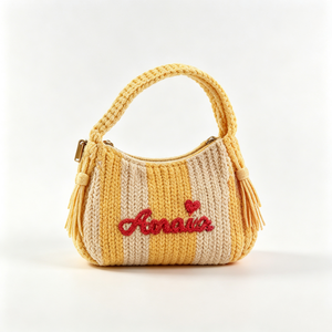 Sac à main tricoté rayé jaune beige personnalisé, petit sac à bandoulière au crochet, sac à main tricoté avec broderie lettre cœur - Product Image 1