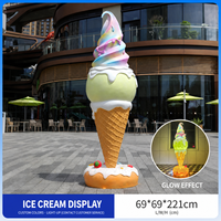 Sculpture en fibre de verre en forme de bâtonnet de glace fondu sur pied pour la décoration de magasins de crème glacée et les événements