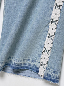<span class=keywords><strong>Pantalones</strong></span> vaqueros de mezclilla al por mayor para mujer, estilo holgado, desgastado, lavado claro, pierna ancha, con encaje - Product Image 6