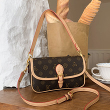 กระเป๋าใบเล็กสำหรับผู้หญิงรุ่นใหม่จาก Luxury <span class=keywords><strong>Lou</strong></span> ดีไซน์ทันสมัยและหรูหรา พร้อมลายปักแบบโมโนแกรม กระเป๋าทรงสี่เหลี่ยมขนาดเล็ก ใช้งานได้หลากหลายทั้งแบบสะพายไหล่และสะพายข้าง - Product Image 2