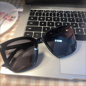 Occhiali da Sole Donna 2026 Nuovi Arrivi Montatura Larga Rettangolare <span class=keywords><strong>di</strong></span> Alta Gamma per Fotografia Occhiali da Sole per Viso Grande Protezione UV - Product Image 2