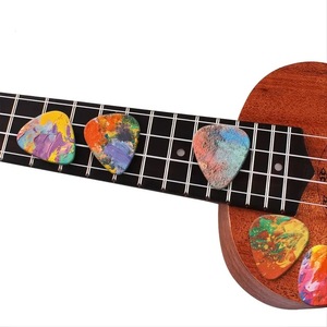 Juego de 10 Púas de Guitarra Coloridas, Plectros de Ukelele Pintados a Mano con Diseños Artísticos, Accesorios para Guitarra y Bajo - Product Image 5