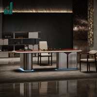 Bureau de direction ergonomique, durable et luxueux avec structure en métal et bois, taille personnalisable pour PDG, patron, directeur