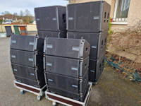 Système audio VIO S118R avec caisson de basses passif de 18 pouces et système de sonorisation VIO L210 avec deux enceintes colonne de 10 pouces